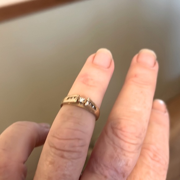 14 kt gold diamond promise ring. 7 diamonds - Picture 1 of 5